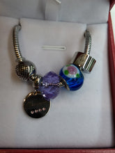 Cargar imagen en el visor de la galería, Pulsera san Benito y san Miguel con accesorios, compatible Pandora