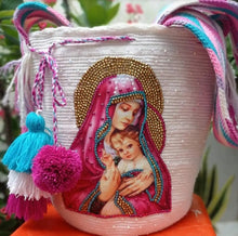 Cargar imagen en el visor de la galería, Bolsos en pedreria tipica con la Virgen