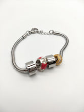 Cargar imagen en el visor de la galería, Pulsera san Benito y san Miguel con accesorios, compatible Pandora