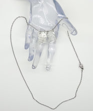 Cargar imagen en el visor de la galería, Escapulario Virgen del Carmen. Camafeo en Nácar