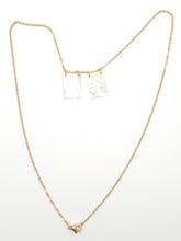 Cargar imagen en el visor de la galería, Escapulario Virgen del Carmen. Camafeo en Nácar