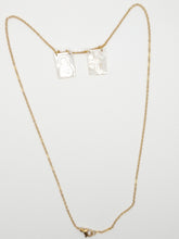 Cargar imagen en el visor de la galería, Escapulario Virgen del Carmen. Camafeo en Nácar