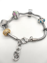 Cargar imagen en el visor de la galería, Pulsera san Benito y san Miguel con accesorios, compatible Pandora