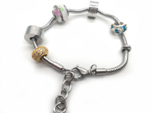 Cargar imagen en el visor de la galería, Pulsera san Benito y san Miguel con accesorios, compatible Pandora