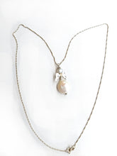 Cargar imagen en el visor de la galería, Angel, silver sterling Wings and Natural Pearl