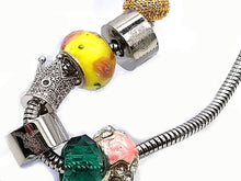 Cargar imagen en el visor de la galería, Pulsera san Benito y san Miguel con accesorios, compatible Pandora