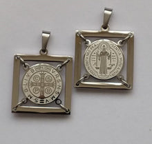 Cargar imagen en el visor de la galería, Medalla de San Benito Cuadrada