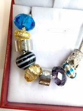 Cargar imagen en el visor de la galería, Pulsera san Benito y san Miguel con accesorios, compatible Pandora