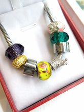 Cargar imagen en el visor de la galería, Pulsera san Benito y san Miguel con accesorios, compatible Pandora