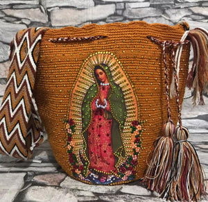 Bolsos en pedreria tipica con la Virgen