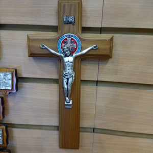 Cristo san Benito en madera