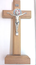Cargar imagen en el visor de la galería, Cristo san Benito madera

