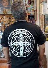 Cargar imagen en el visor de la galería, Camiseta manga corta, medalla san Benito
