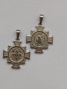 Medalla san Benito y Cruz en Relieve