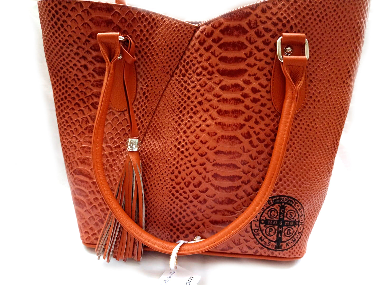 Cartera Cuero 100% Piel Colombiana, Medalla san Benito Grabada