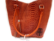 Cartera Cuero 100% Piel Colombiana, Medalla san Benito Grabada